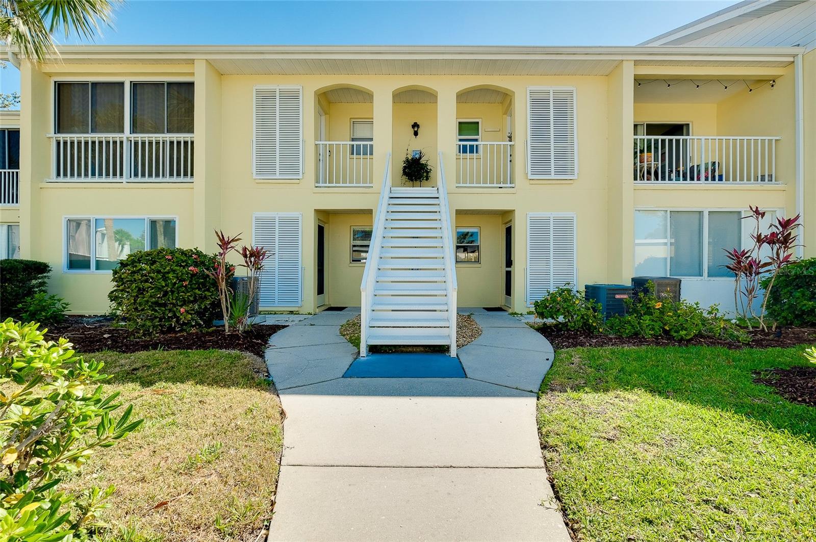 Image 2 of 36 For 410 Cerromar Circle S 240