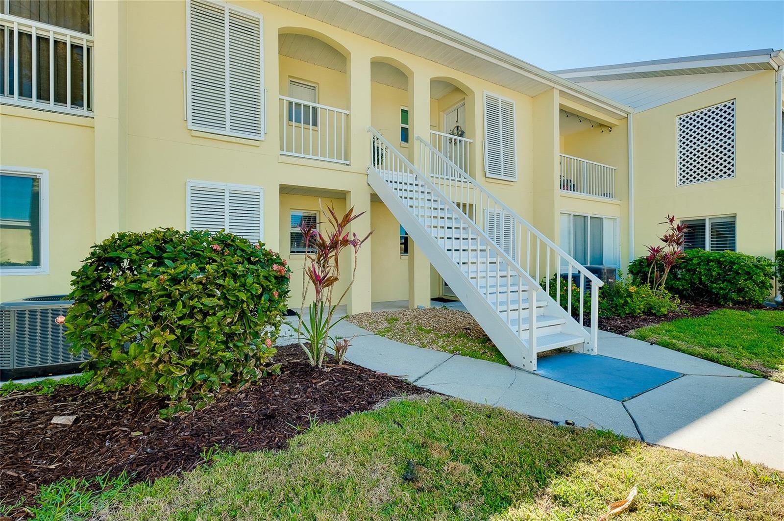 Image 3 of 36 For 410 Cerromar Circle S 240