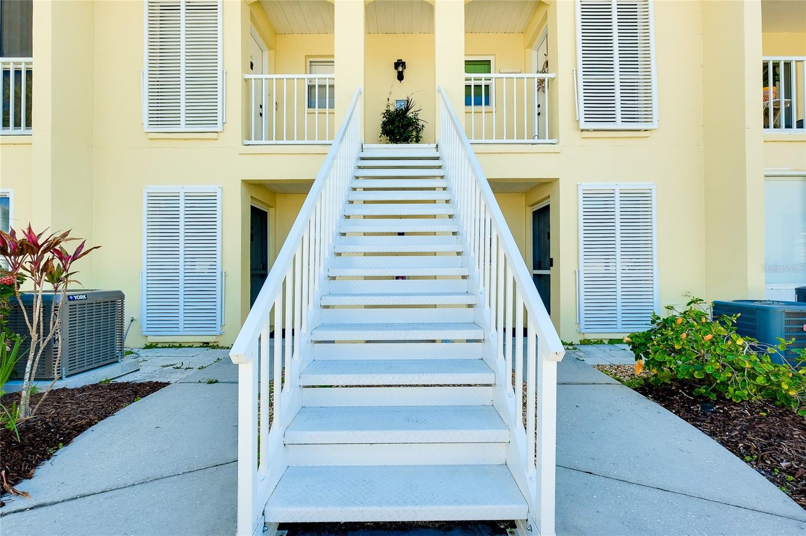 Image 5 of 36 For 410 Cerromar Circle S 240