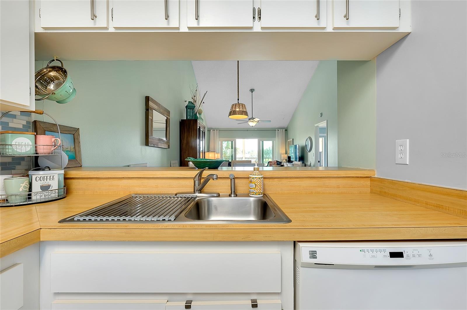 Image 7 of 36 For 410 Cerromar Circle S 240