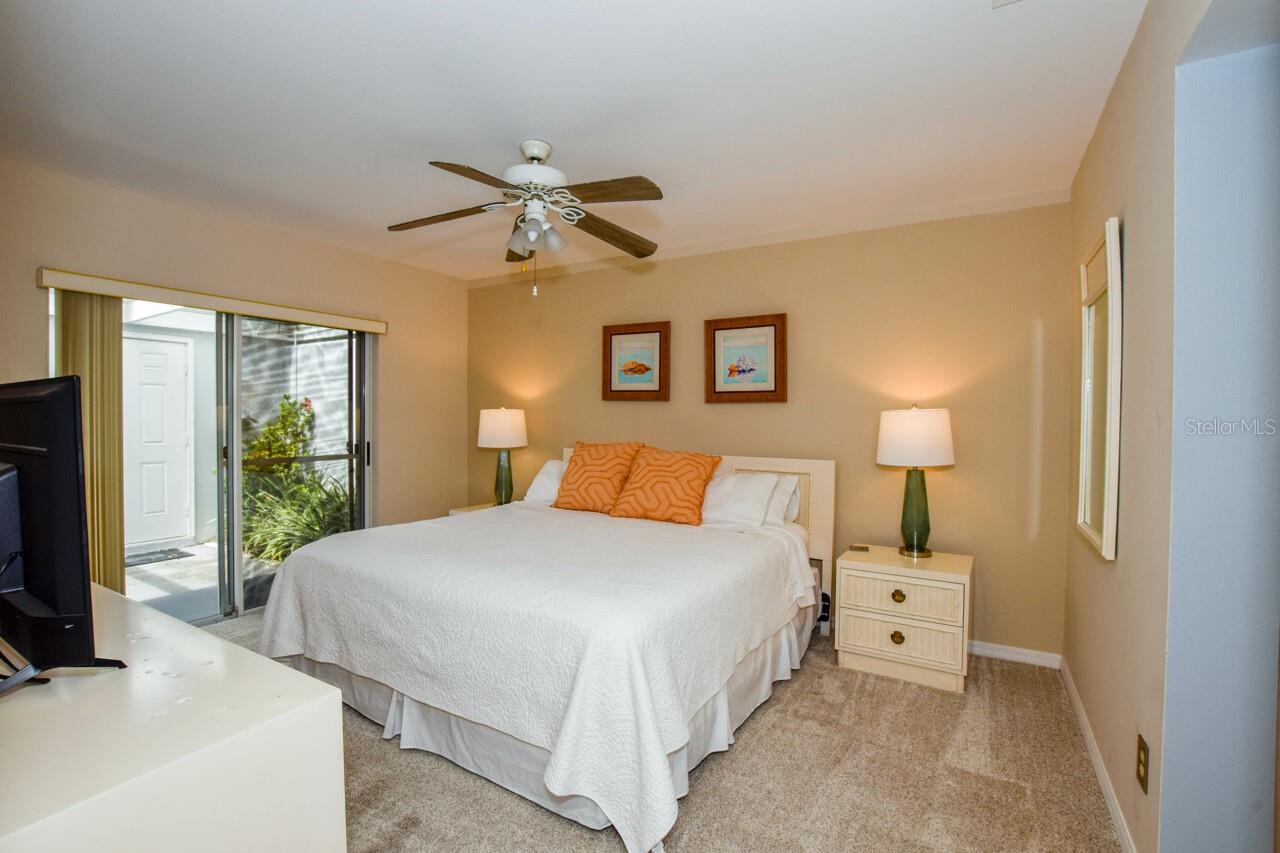 Image 16 of 63 For 208 Cerromar Way S 26