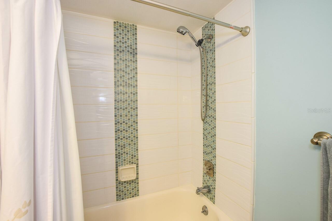 Image 25 of 63 For 208 Cerromar Way S 26