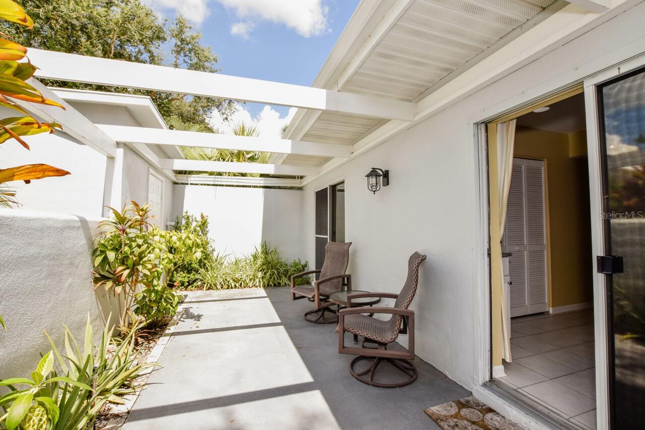 Image 29 of 63 For 208 Cerromar Way S 26