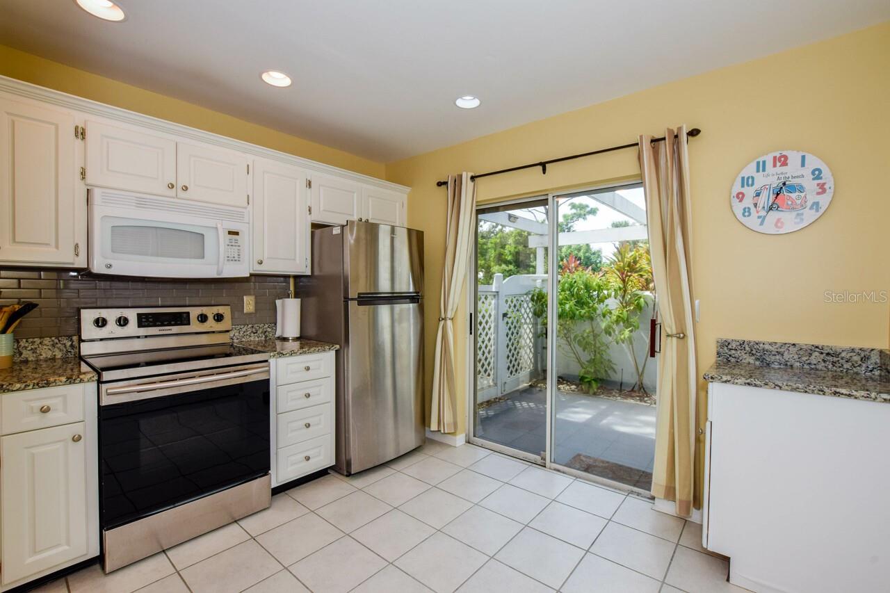 Image 9 of 63 For 208 Cerromar Way S 26