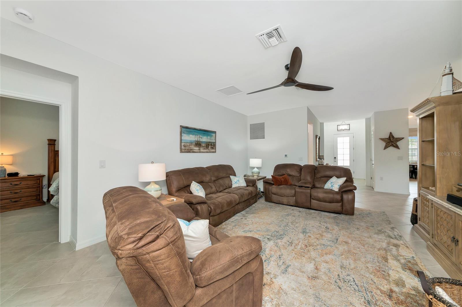 Image 13 of 42 For 11375 Burgundy Drive