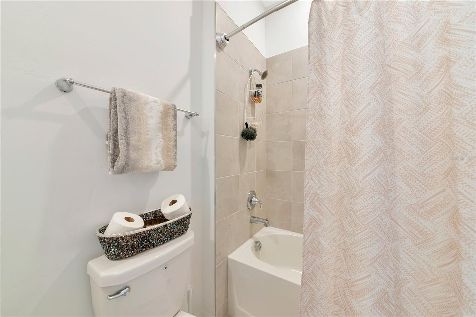 Image 21 of 42 For 11375 Burgundy Drive