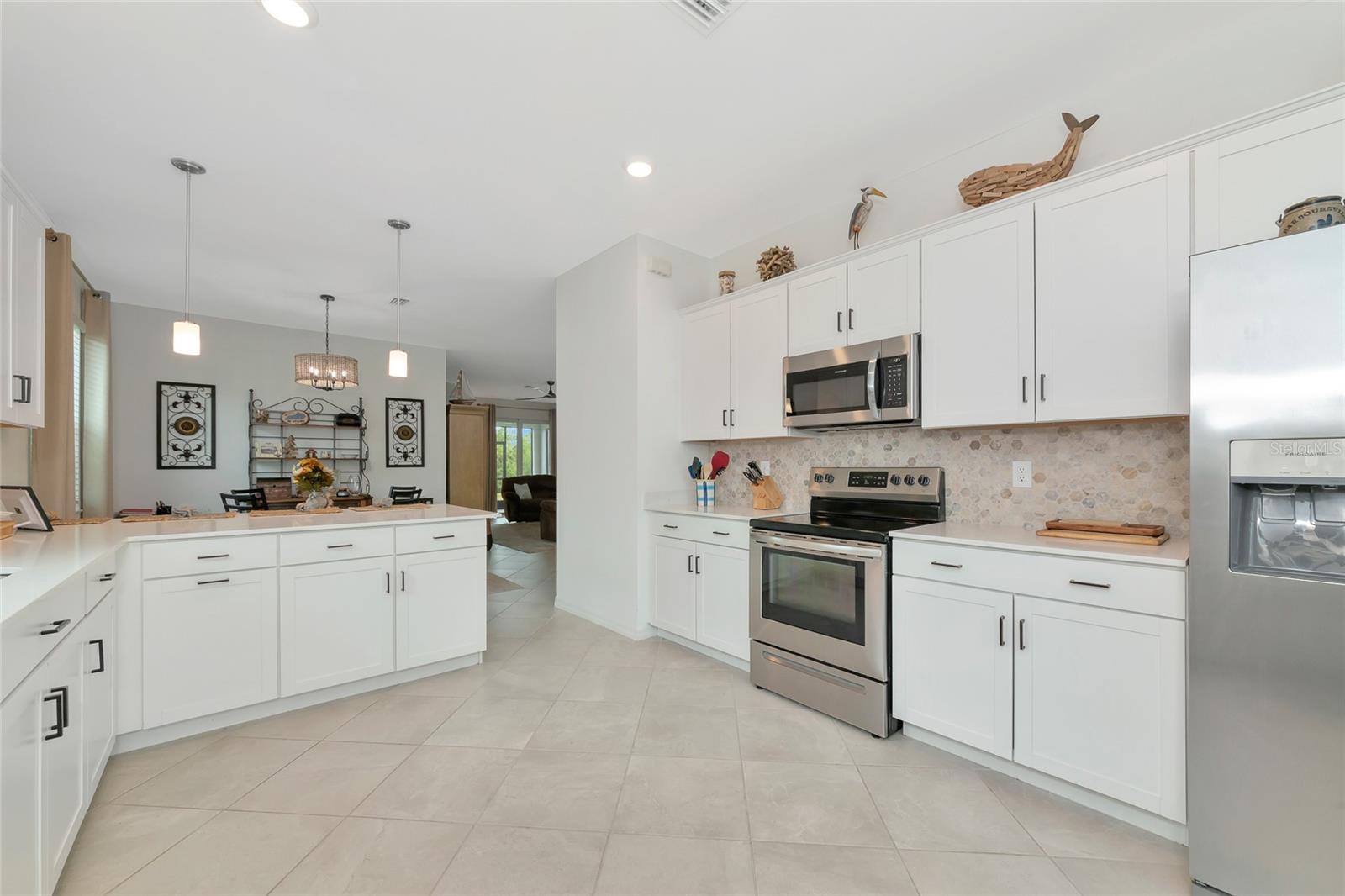 Image 6 of 42 For 11375 Burgundy Drive