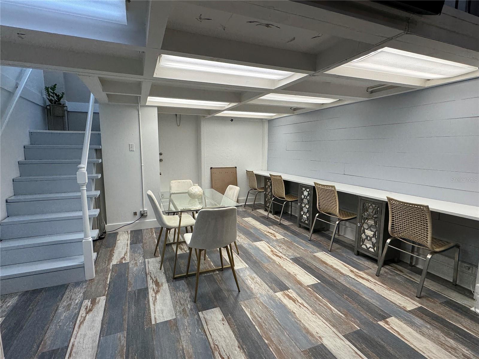 Image 4 of 8 For 220 Tampa Avenue W 9a