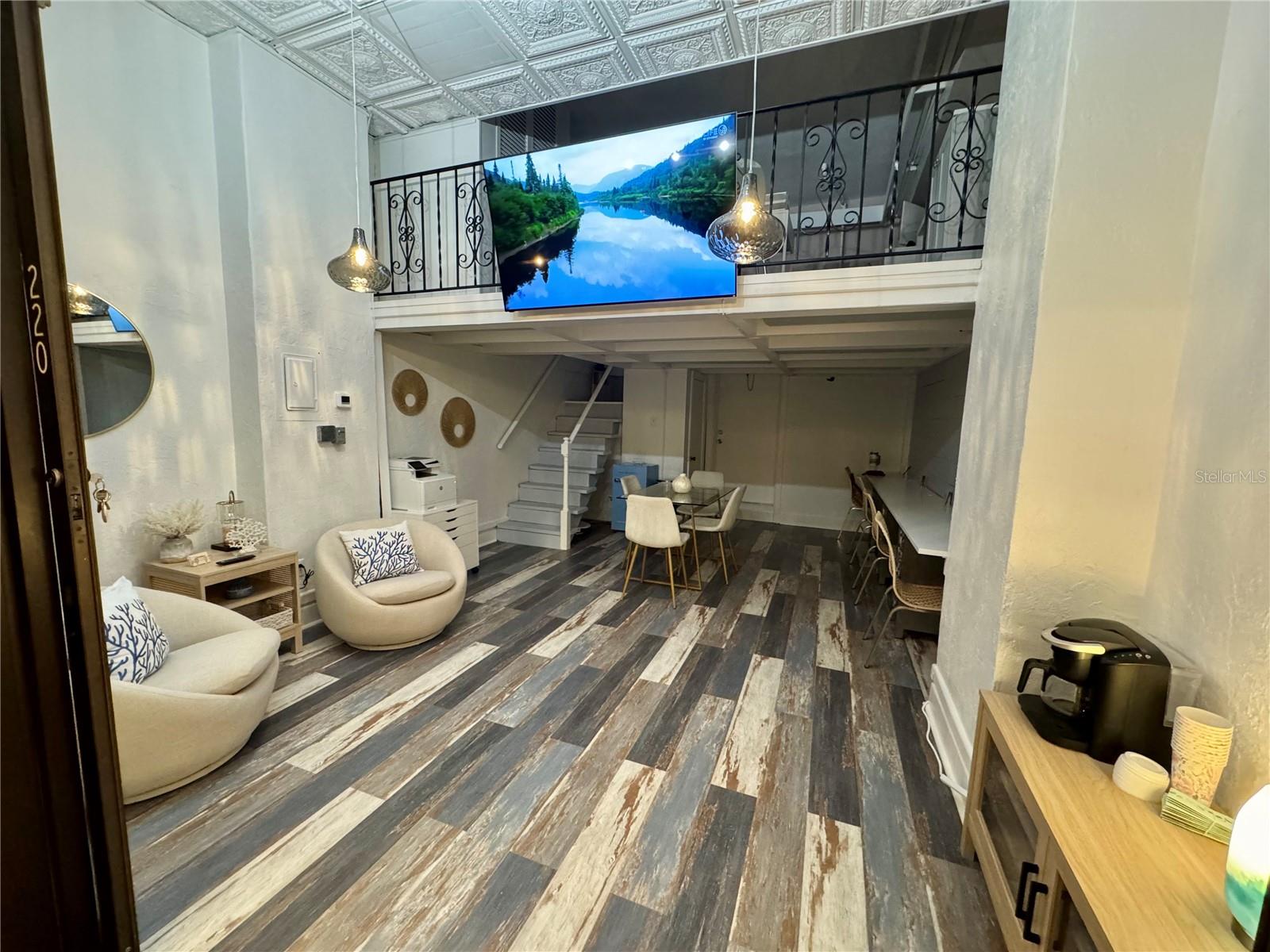 Image 6 of 9 For 220 Tampa Avenue W 9a