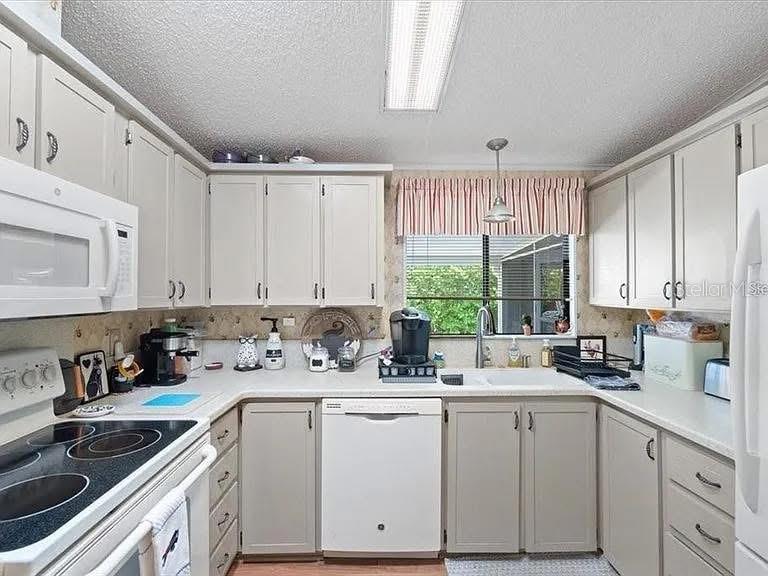 Image 16 of 45 For 121 Bermuda Way