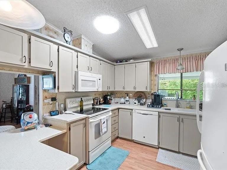 Image 17 of 45 For 121 Bermuda Way