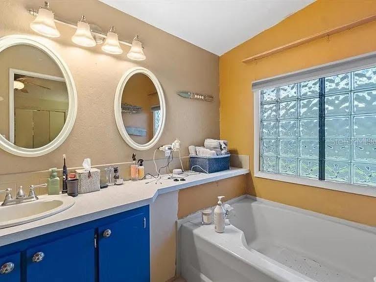 Image 21 of 45 For 121 Bermuda Way