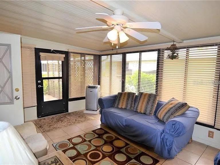 Image 25 of 45 For 121 Bermuda Way