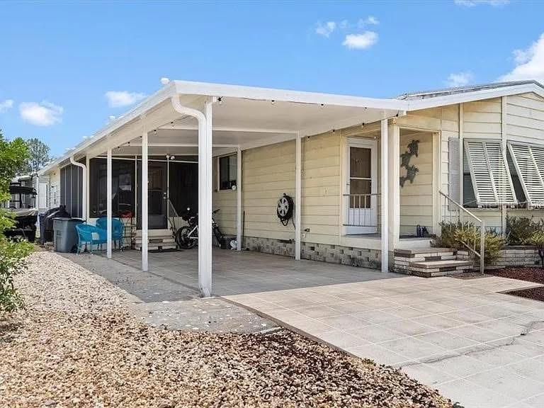 Image 4 of 45 For 121 Bermuda Way