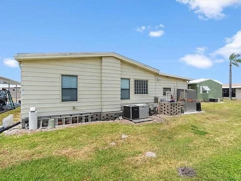 Image 8 of 45 For 121 Bermuda Way