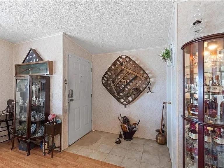 Image 9 of 45 For 121 Bermuda Way