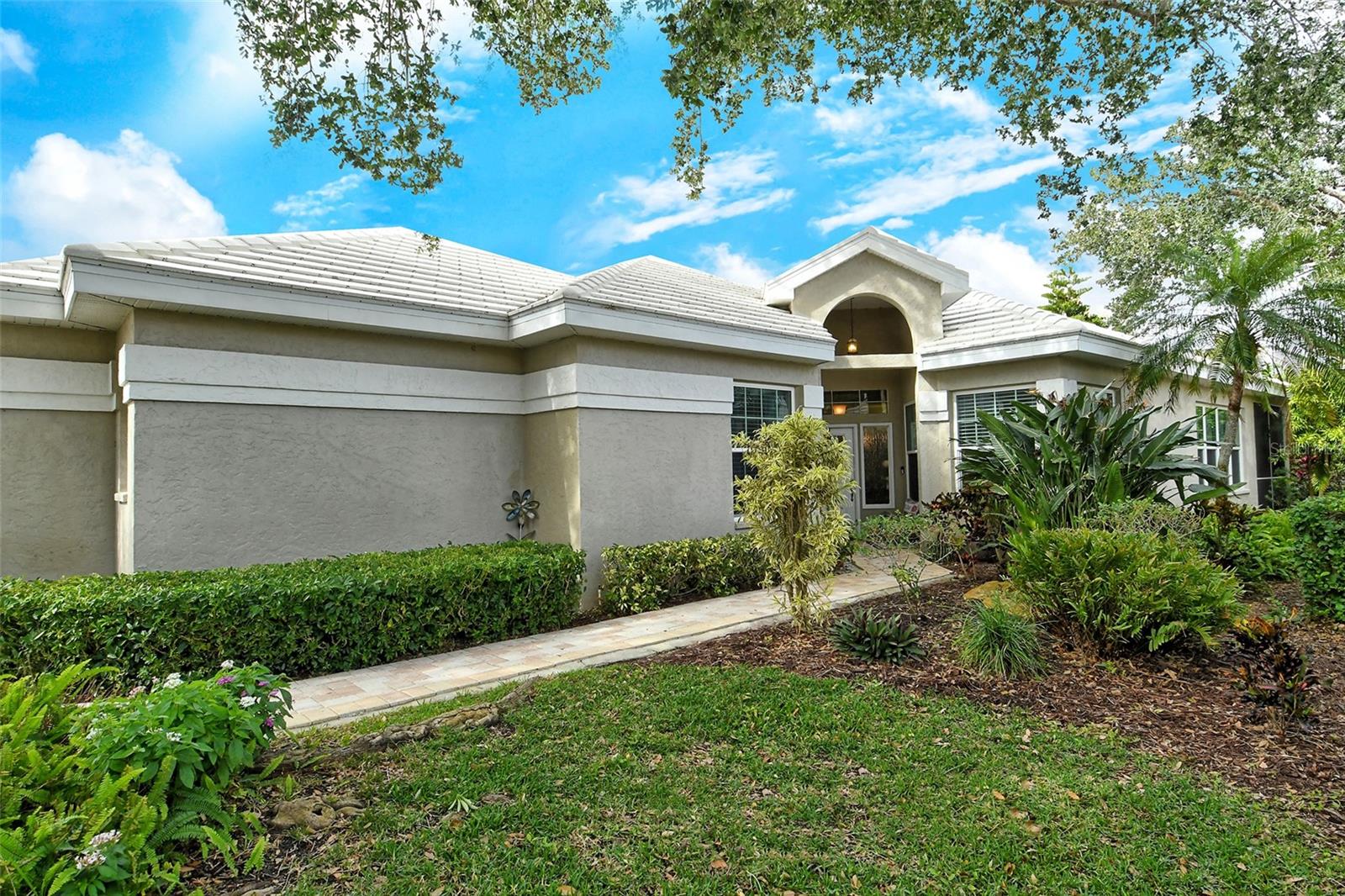 Image 3 of 64 For 560 Fallbrook Drive