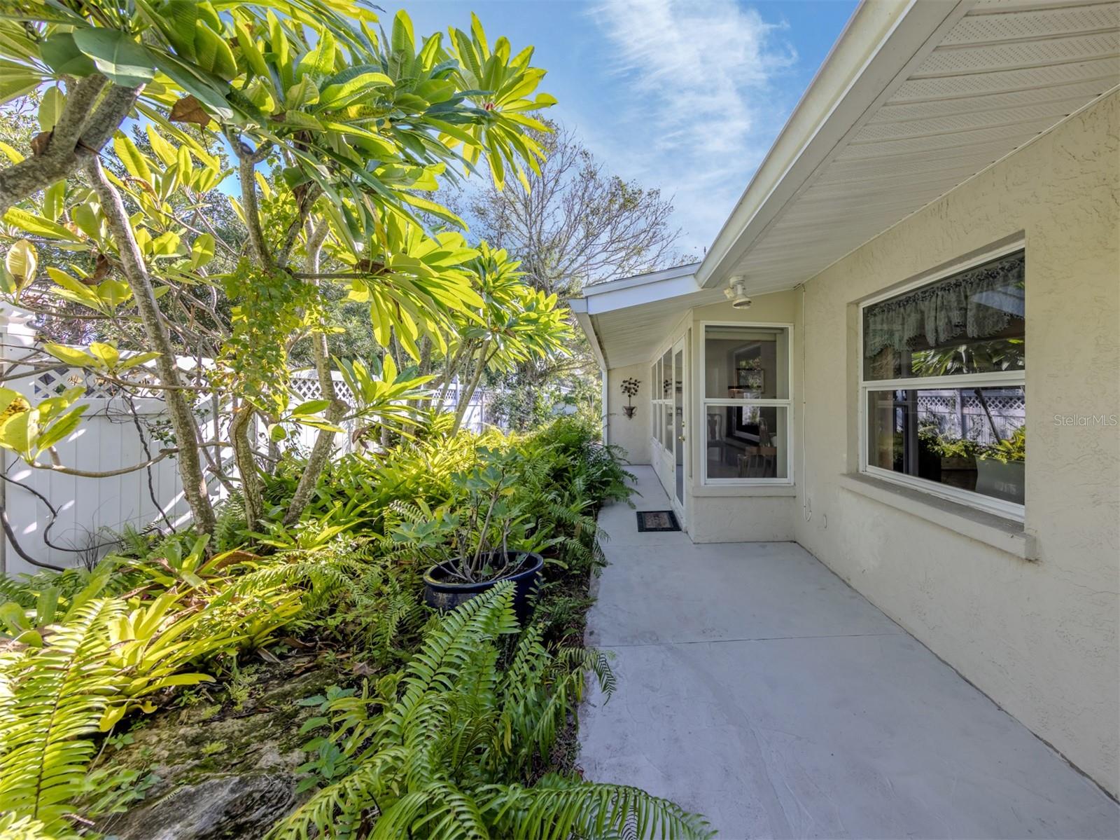 Image 13 of 74 For 104 Fiesole Street