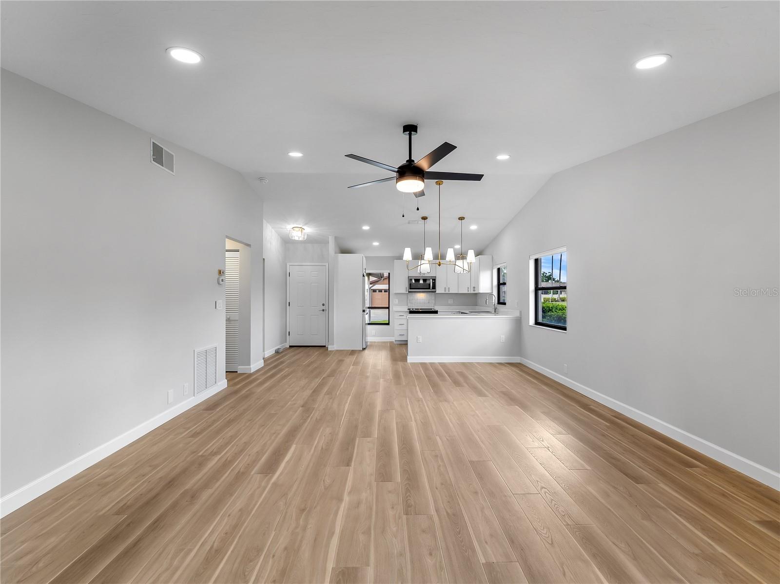 Image 12 of 48 For 1711 Curry Avenue 82