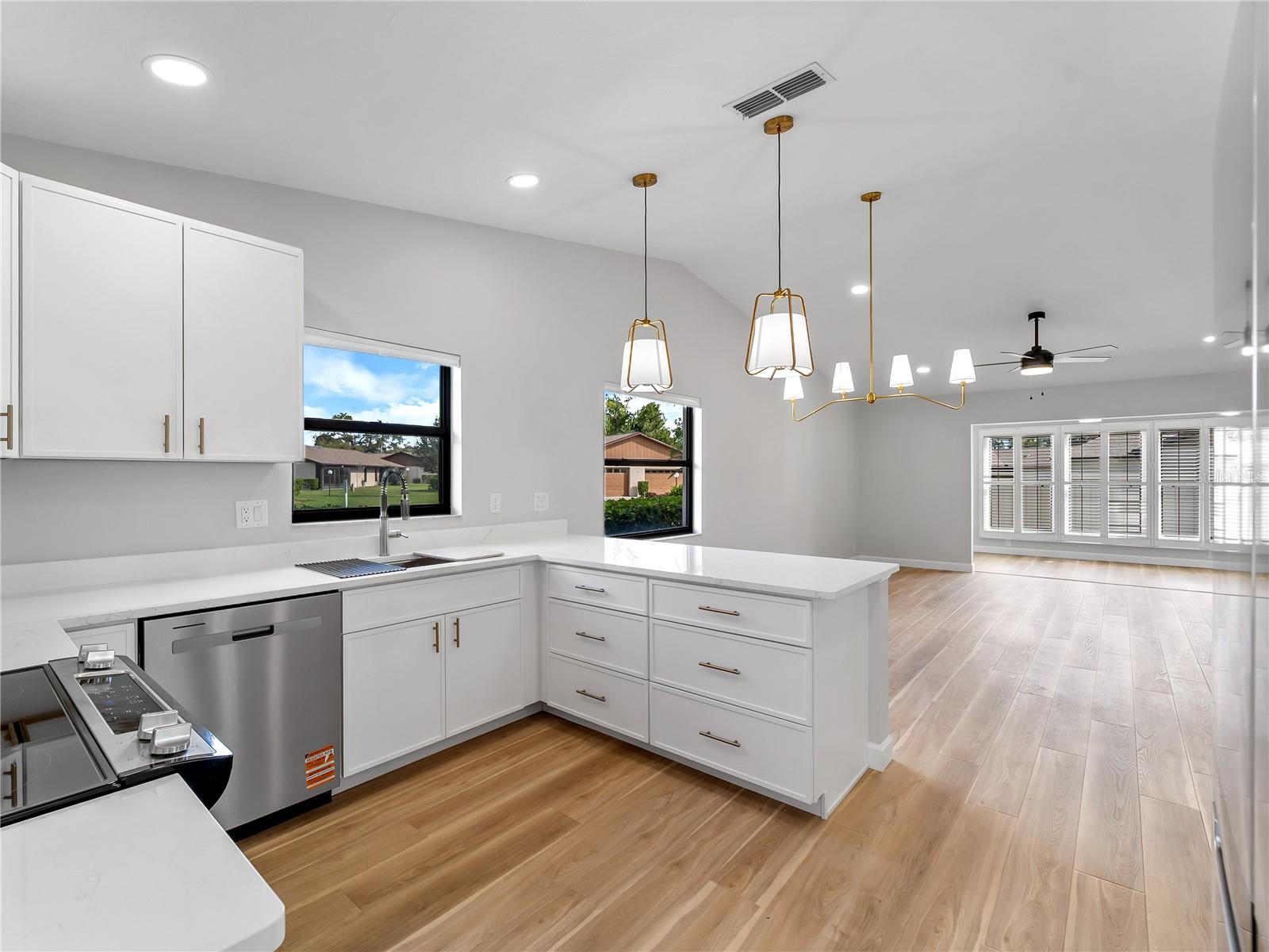 Image 4 of 48 For 1711 Curry Avenue 82