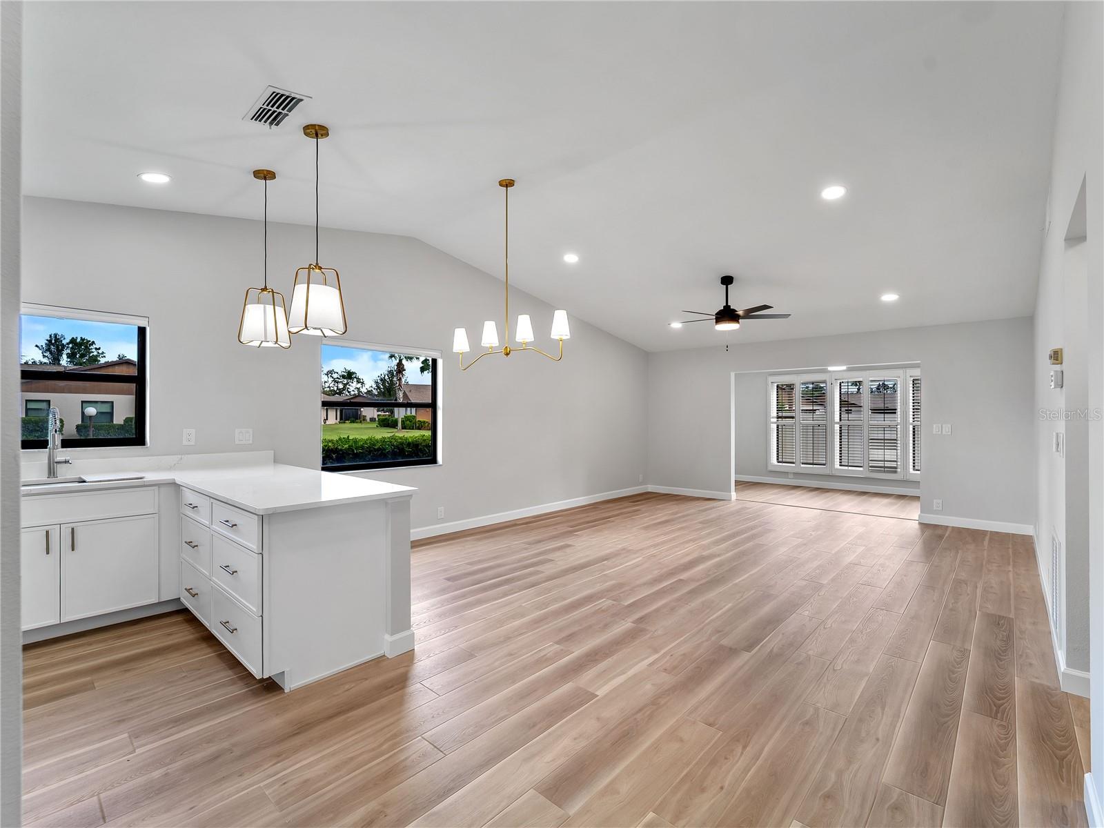 Image 5 of 48 For 1711 Curry Avenue 82