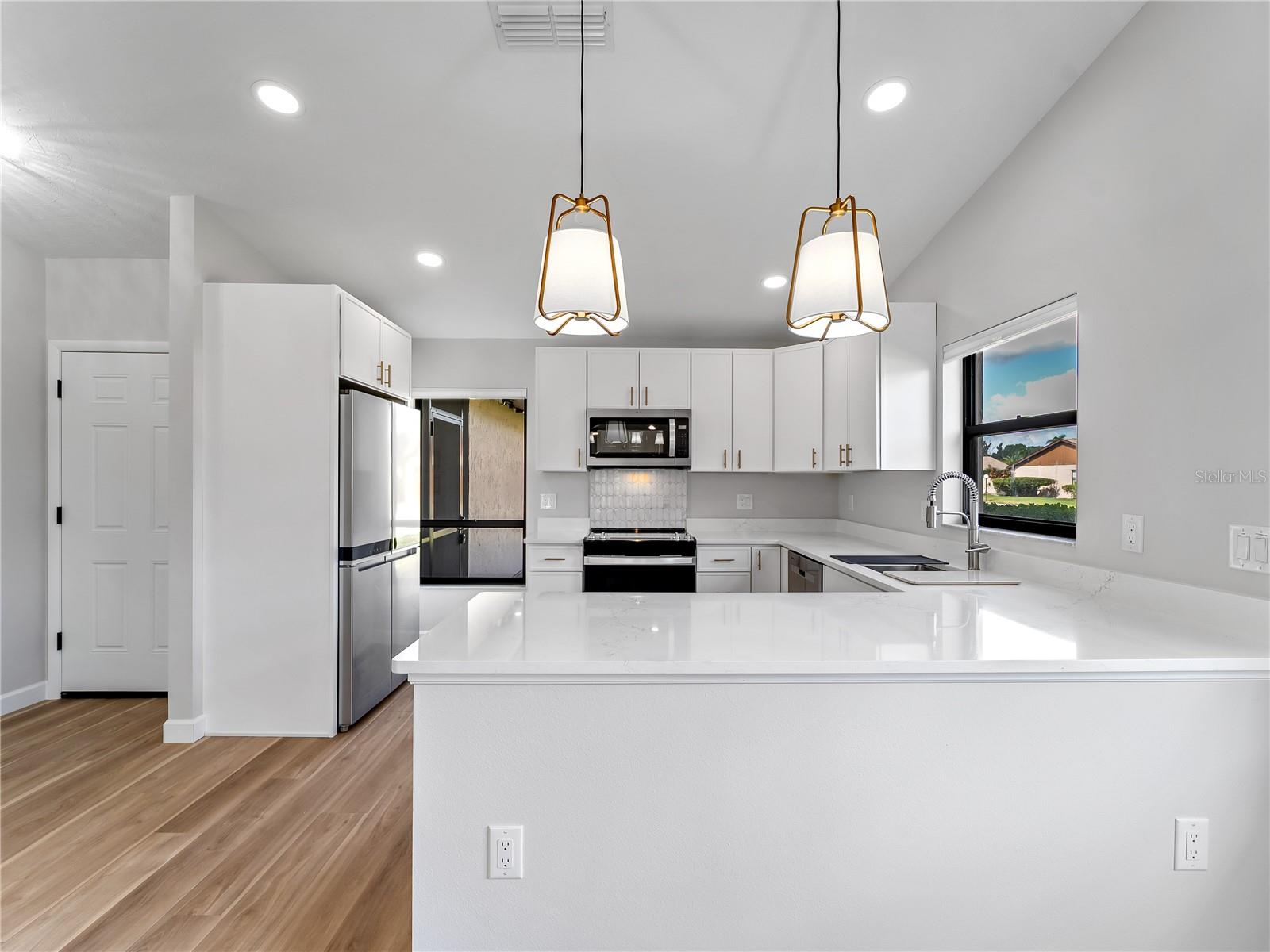Image 7 of 48 For 1711 Curry Avenue 82
