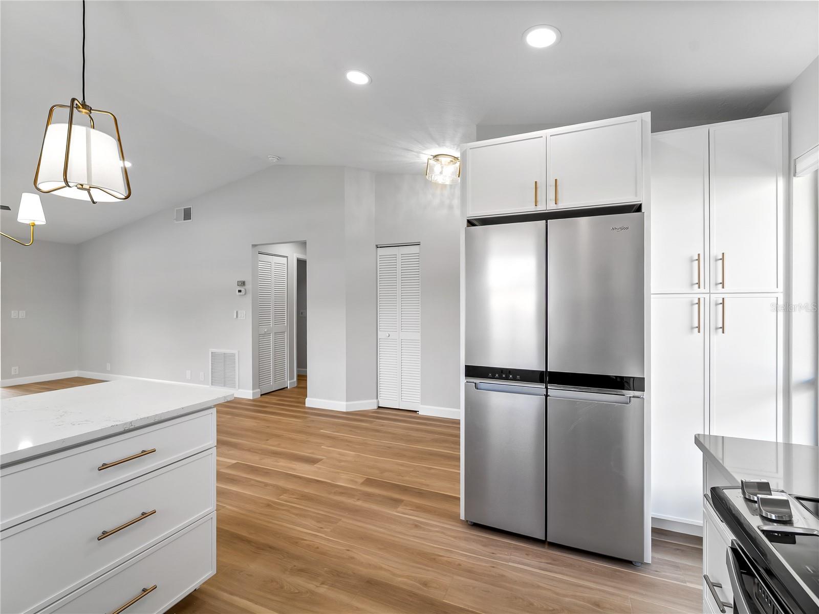 Image 9 of 48 For 1711 Curry Avenue 82