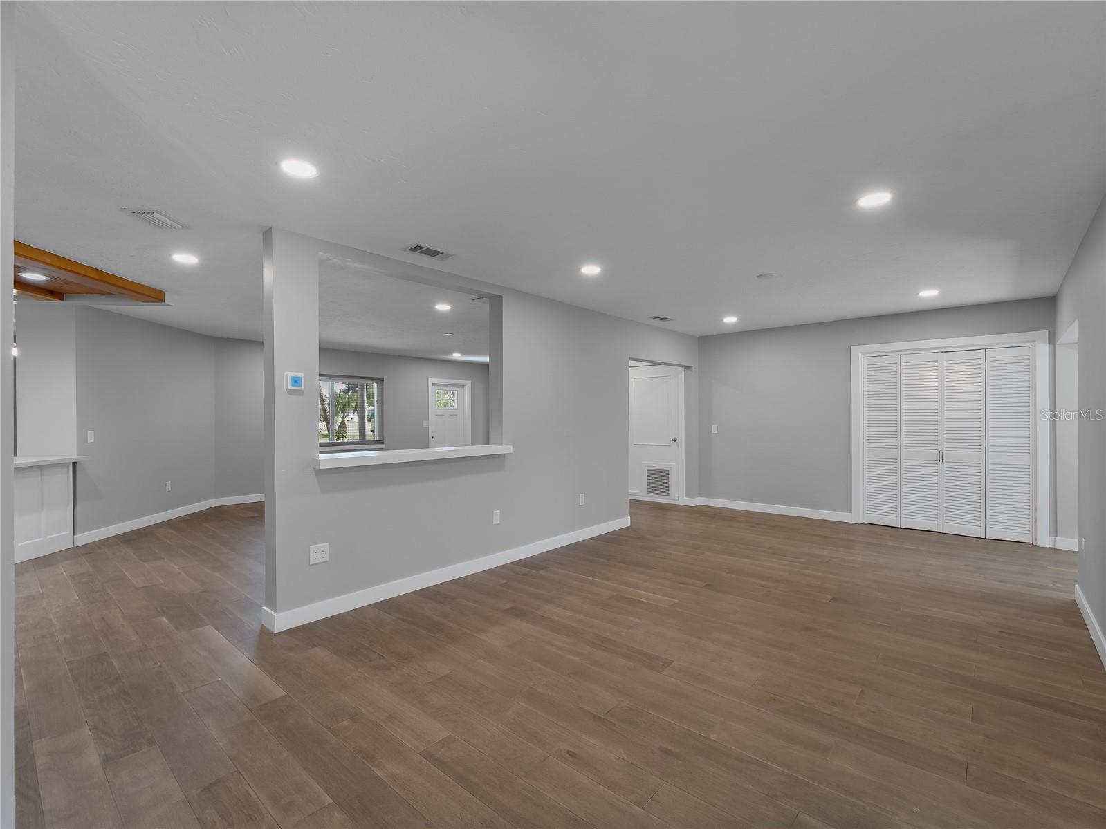 Image 13 of 51 For 32 Bay Avenue