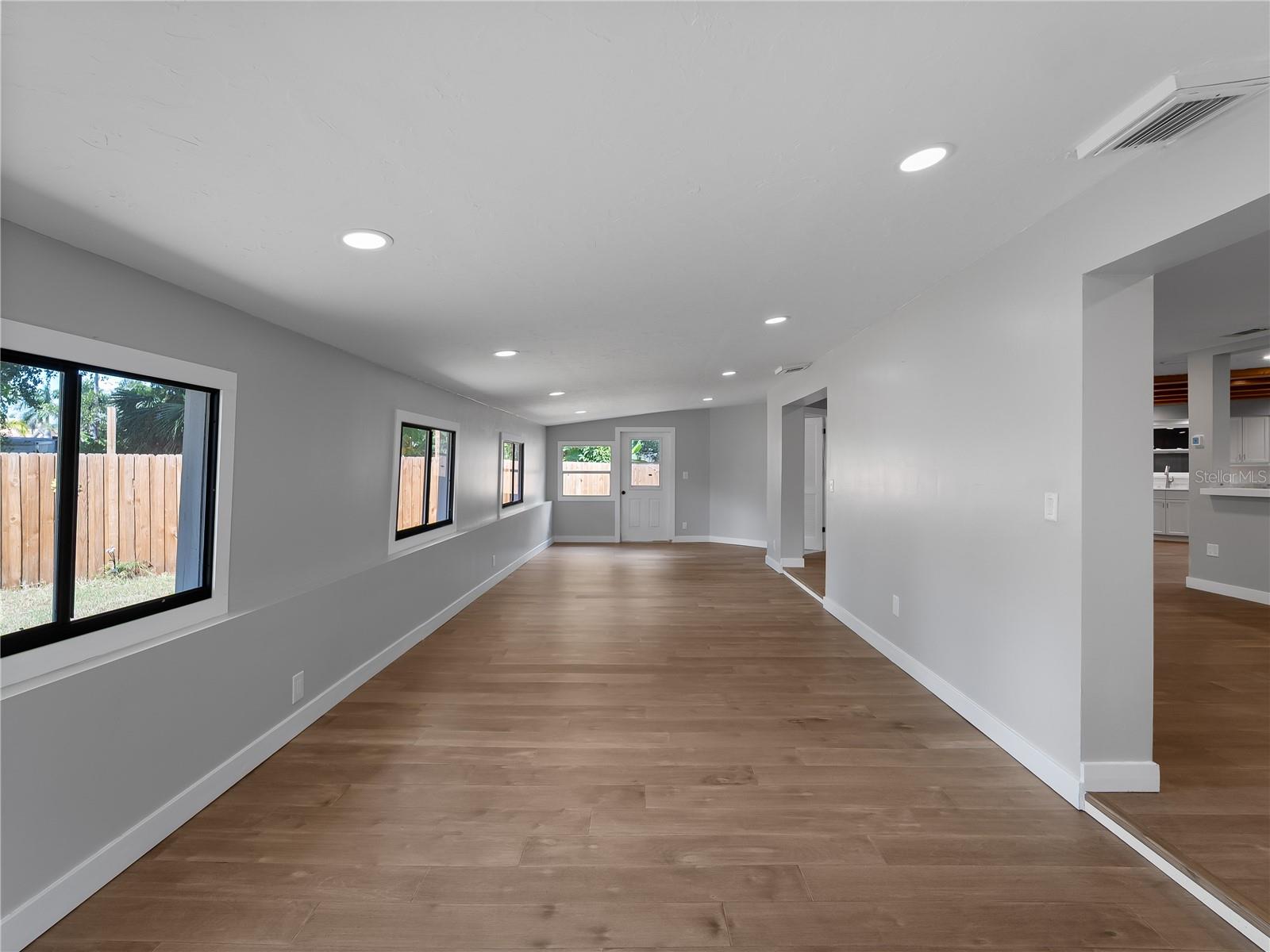 Image 26 of 51 For 32 Bay Avenue