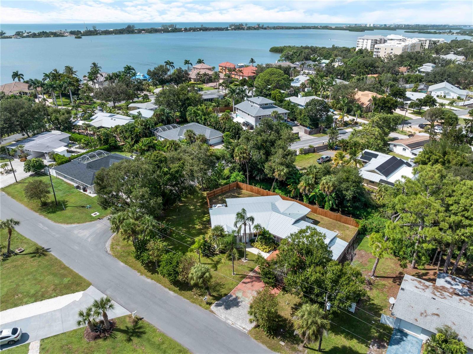 Image 39 of 51 For 32 Bay Avenue