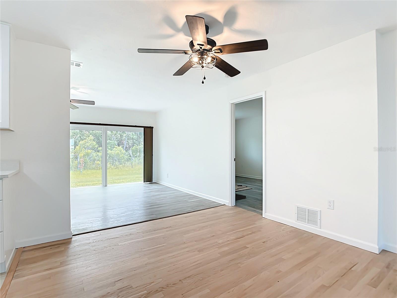 Image 16 of 61 For 564 Circlewood Drive Q5