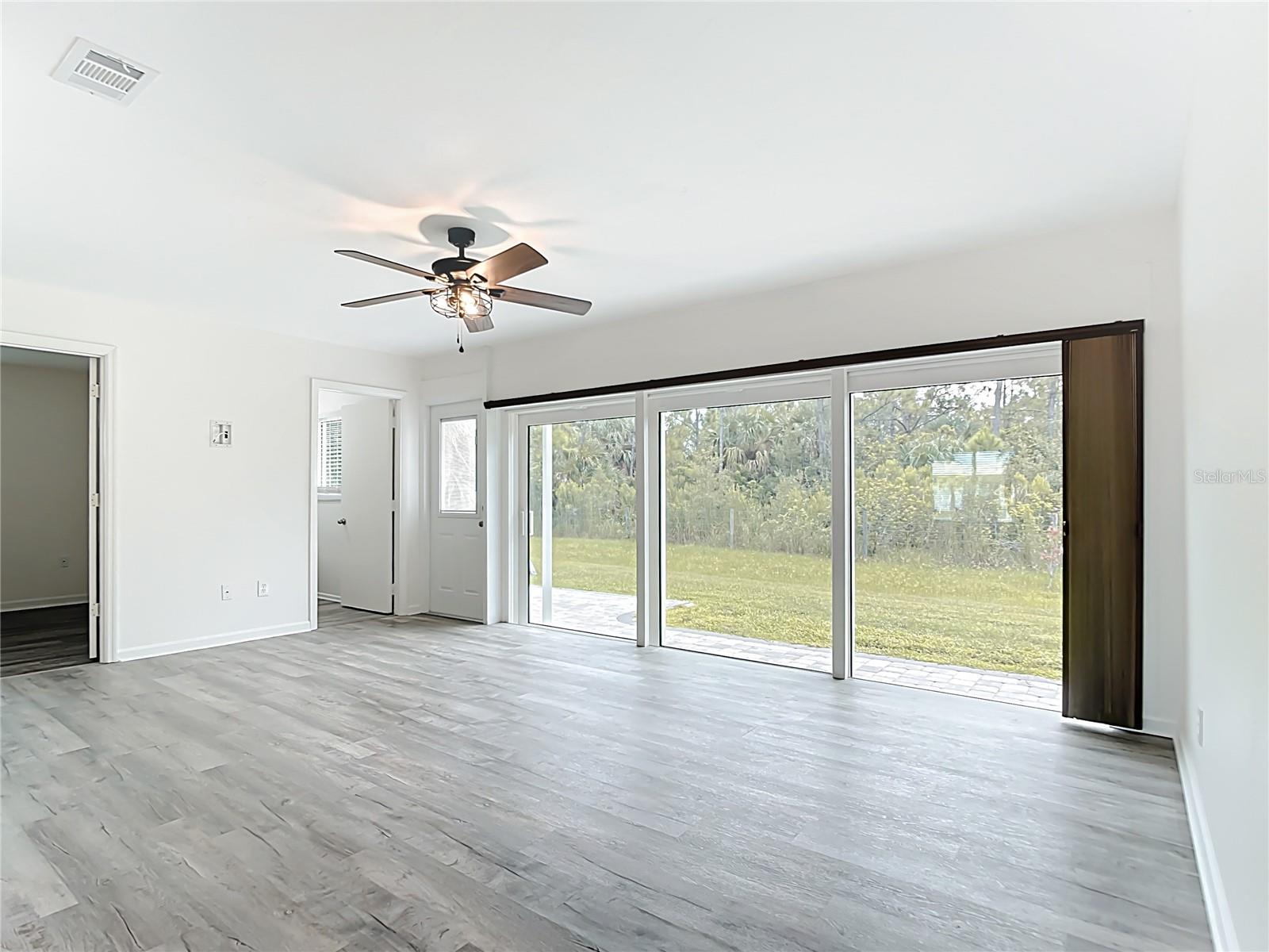 Image 17 of 61 For 564 Circlewood Drive Q5