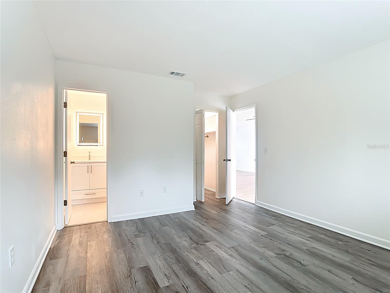 Image 20 of 61 For 564 Circlewood Drive Q5