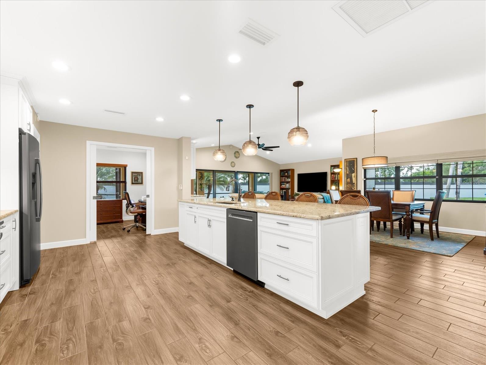 Image 21 of 67 For 1905 Tradewinds Circle
