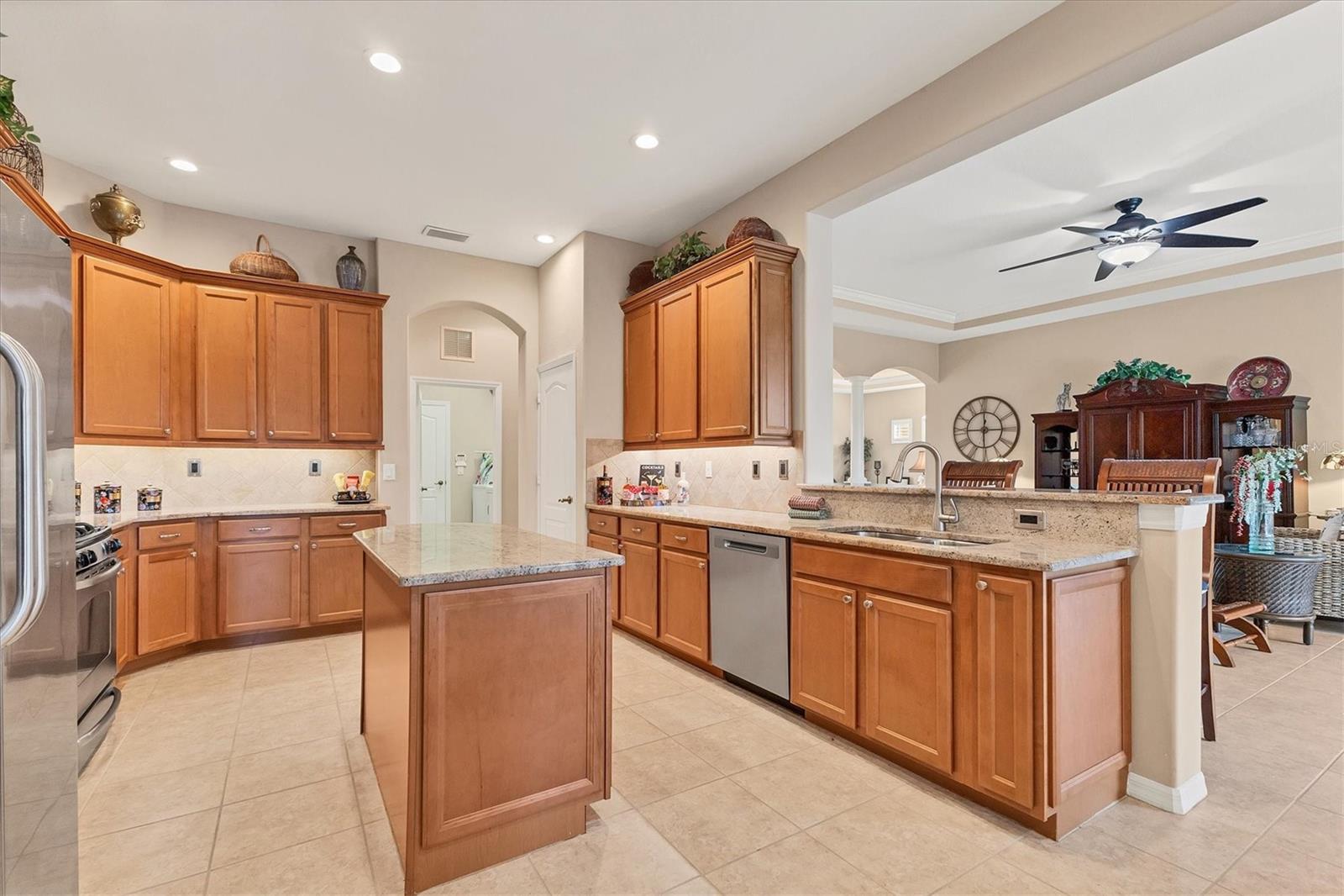 Image 21 of 86 For 5412 Royal Poinciana Way