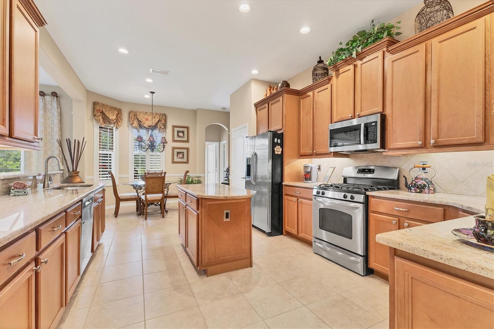 Image 22 of 86 For 5412 Royal Poinciana Way