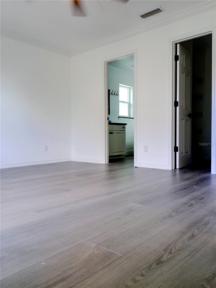 Image 12 of 27 For 1264 Jamaica Road