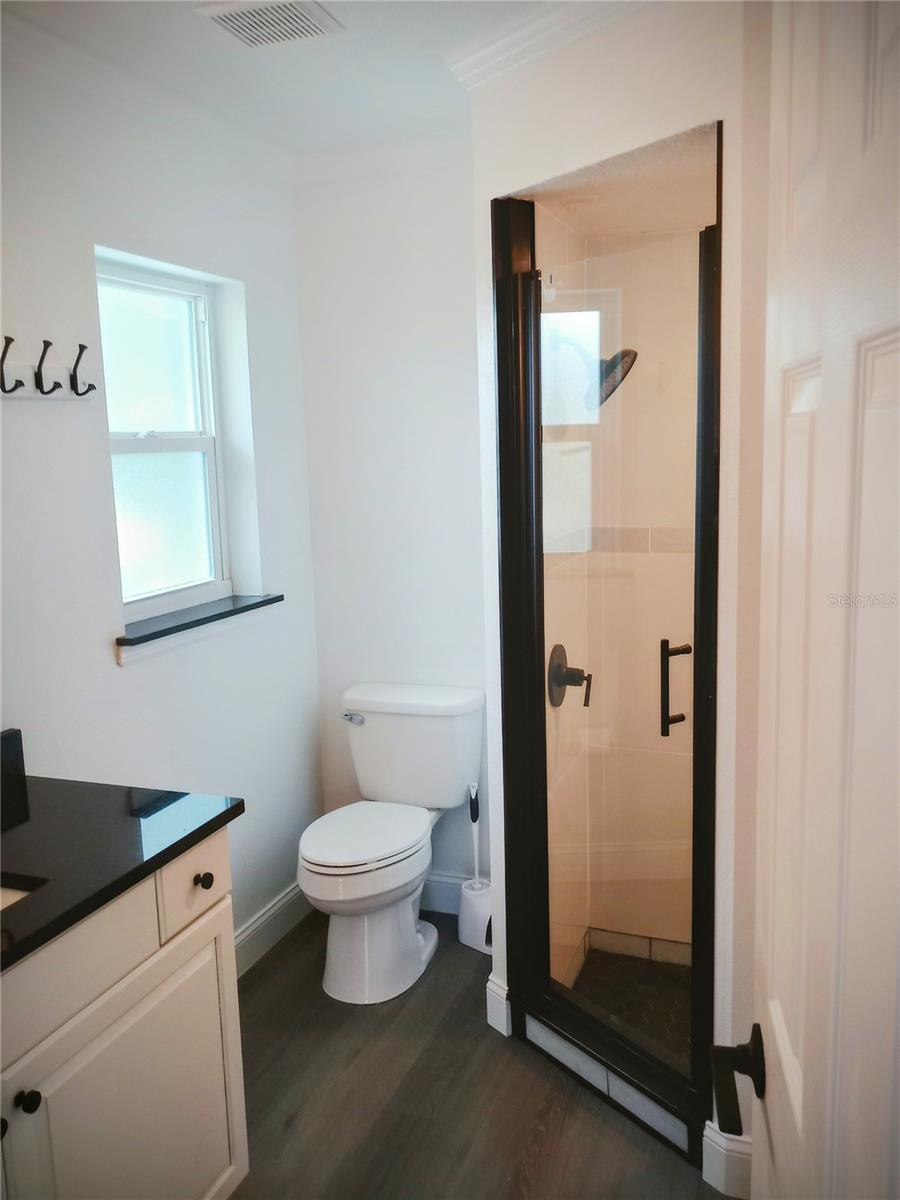 Image 15 of 27 For 1264 Jamaica Road