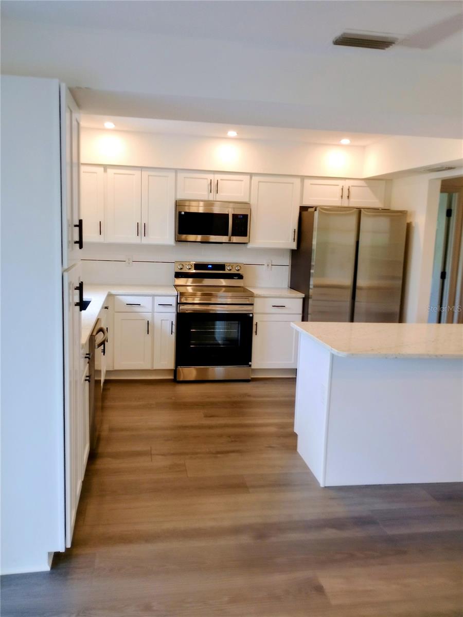 Image 7 of 27 For 1264 Jamaica Road