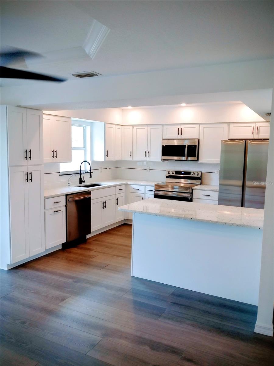 Image 9 of 27 For 1264 Jamaica Road