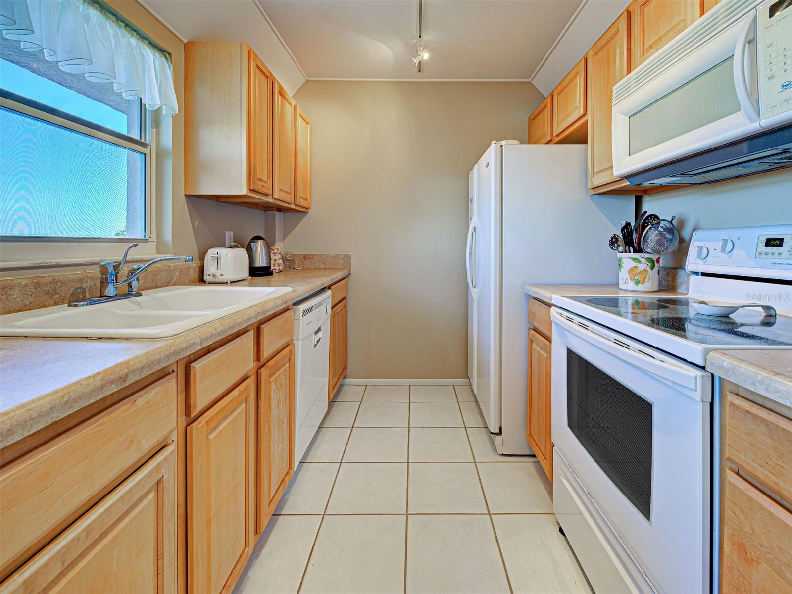 Image 7 of 35 For 244 Saint Augustine Avenue 503