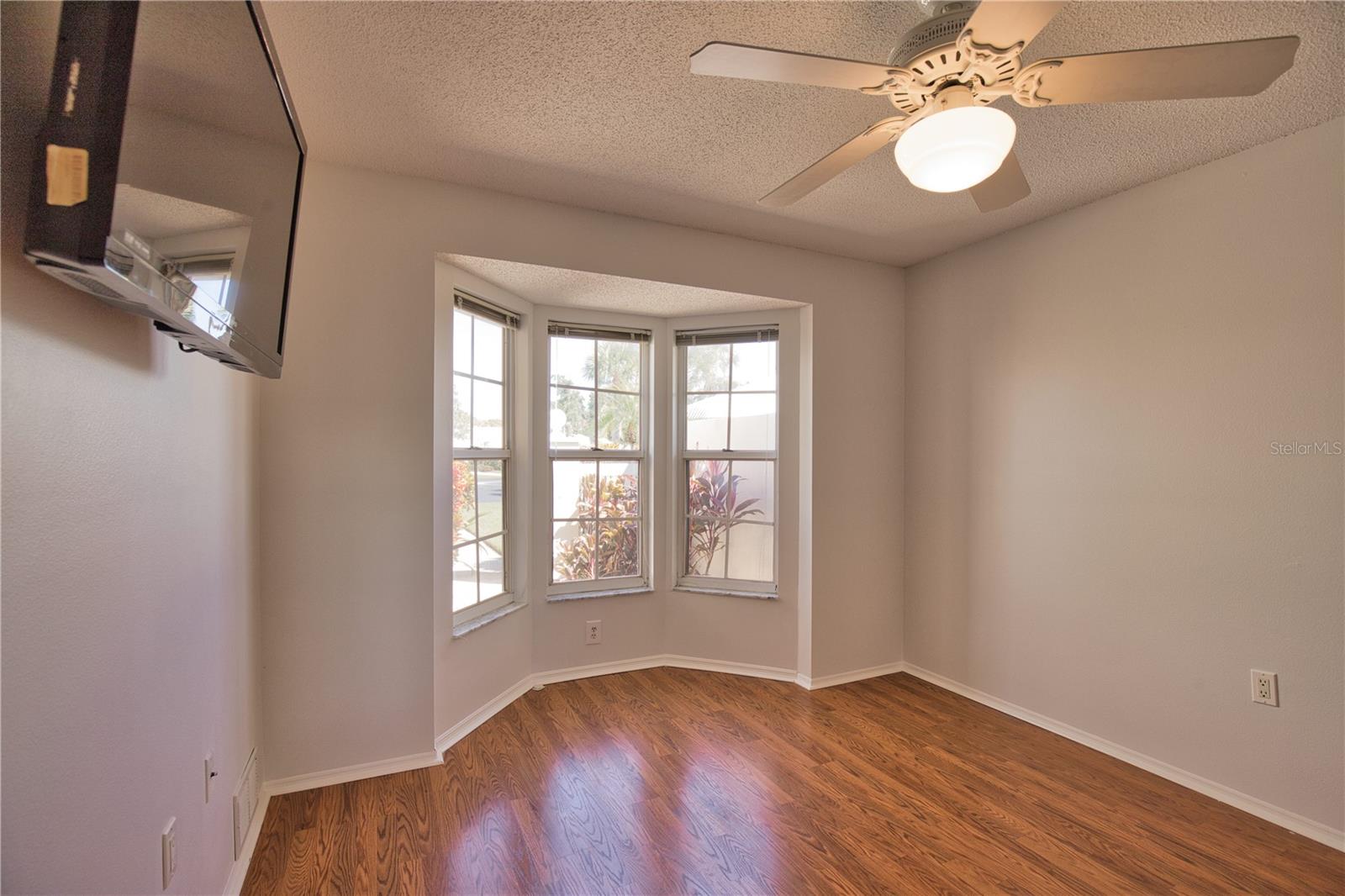 Image 30 of 46 For 698 Harrington Lake Drive S 9