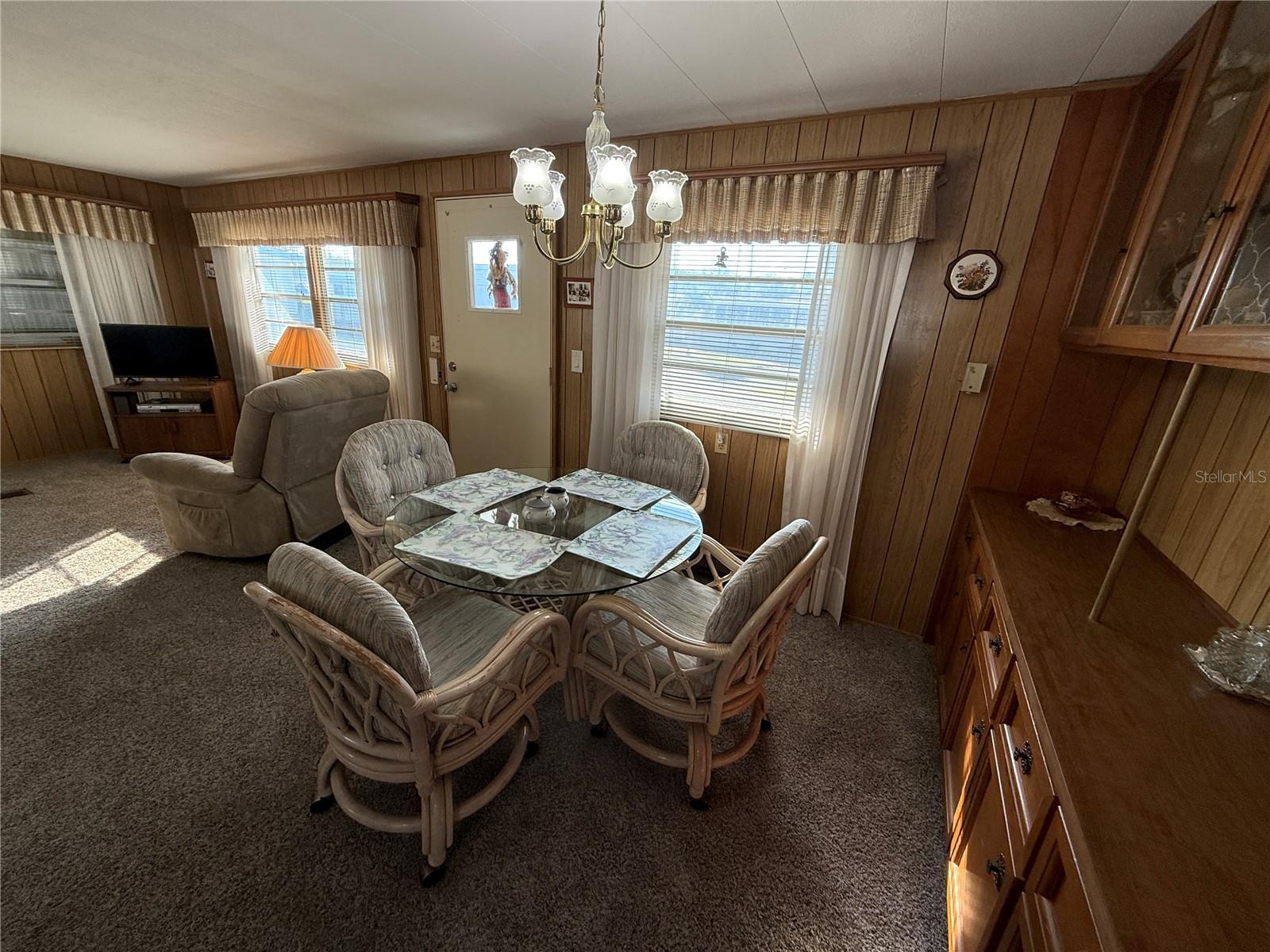 Image 10 of 36 For 216 Outer Drive E