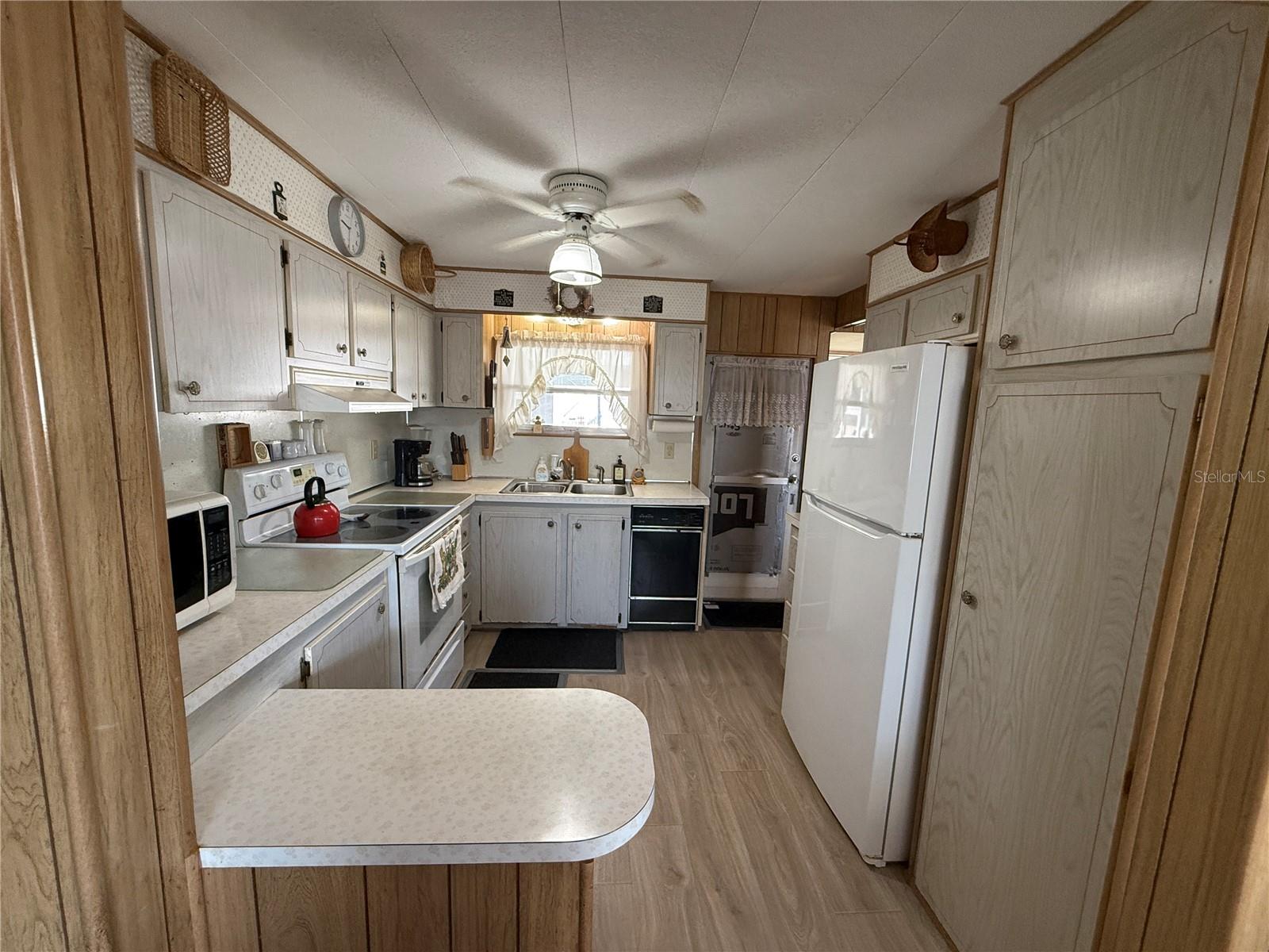 Image 11 of 36 For 216 Outer Drive E