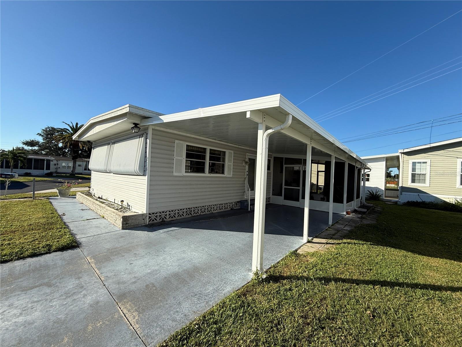 Image 2 of 36 For 216 Outer Drive E