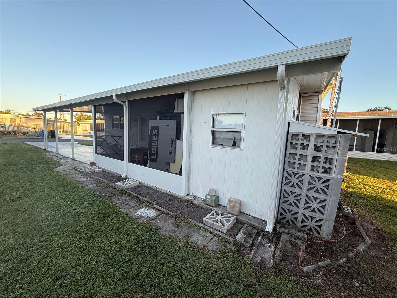 Image 4 of 36 For 216 Outer Drive E