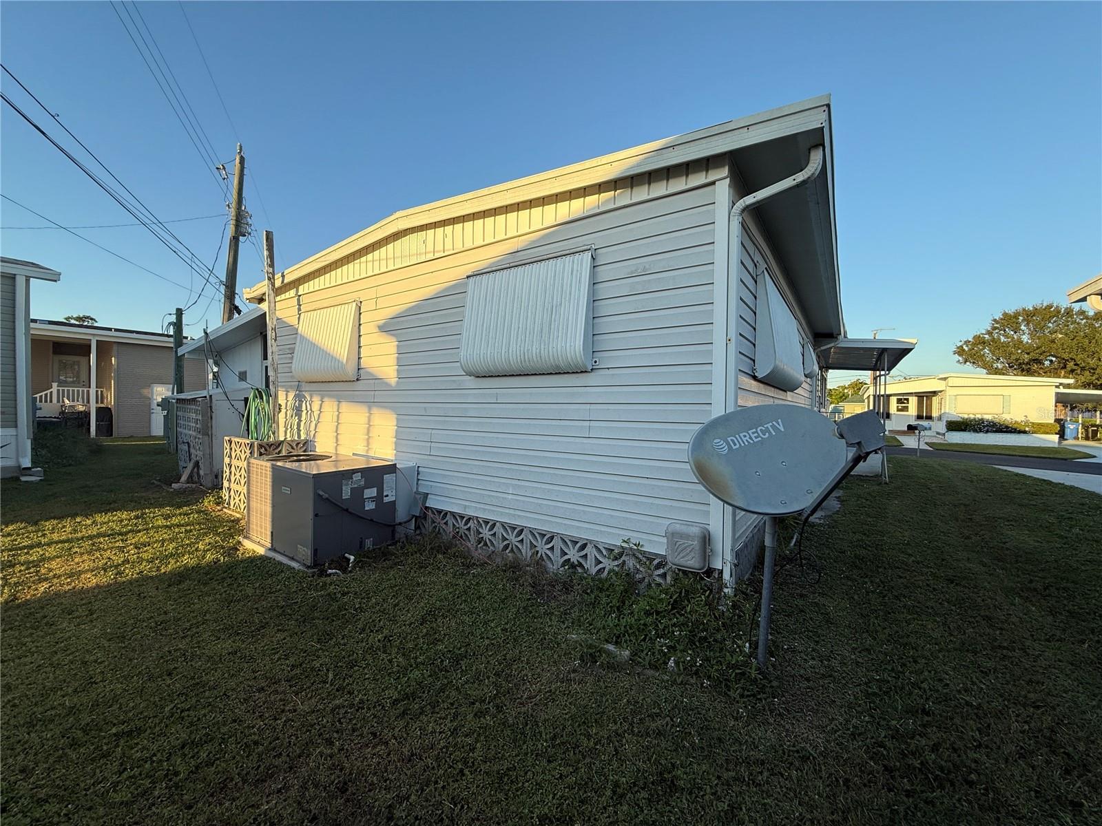 Image 6 of 36 For 216 Outer Drive E