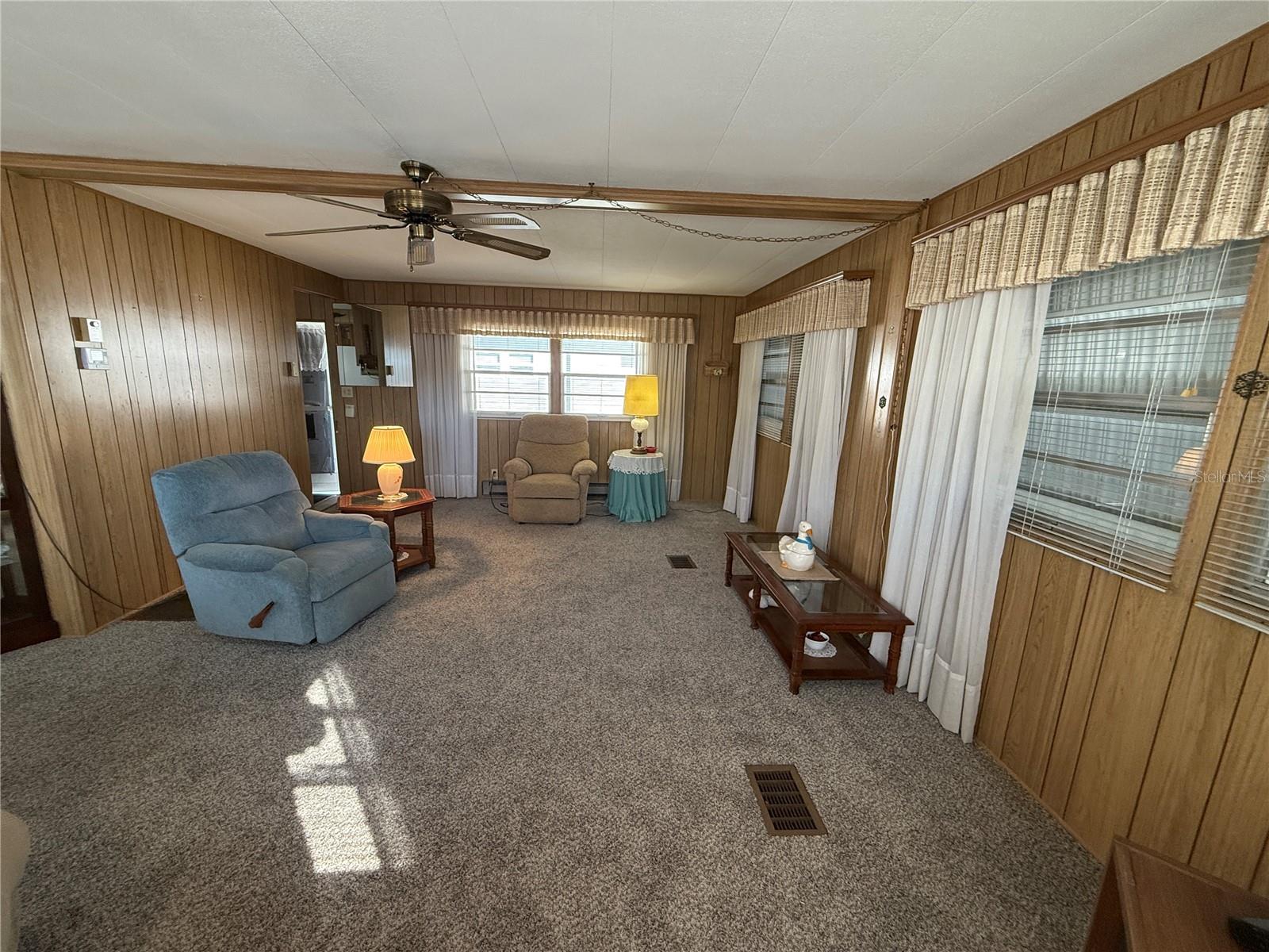 Image 9 of 36 For 216 Outer Drive E