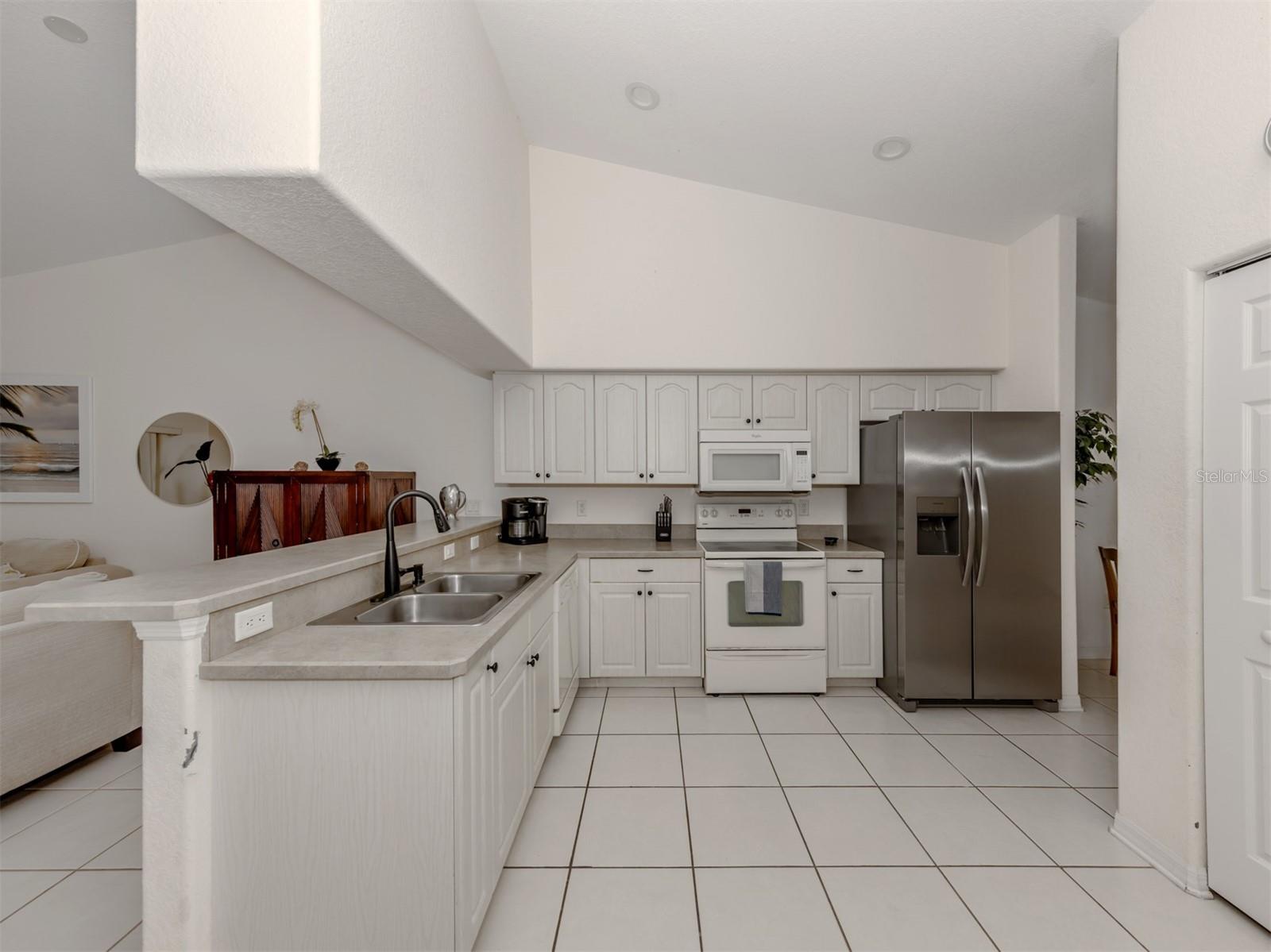 Image 14 of 32 For 209 Boundary Boulevard 212