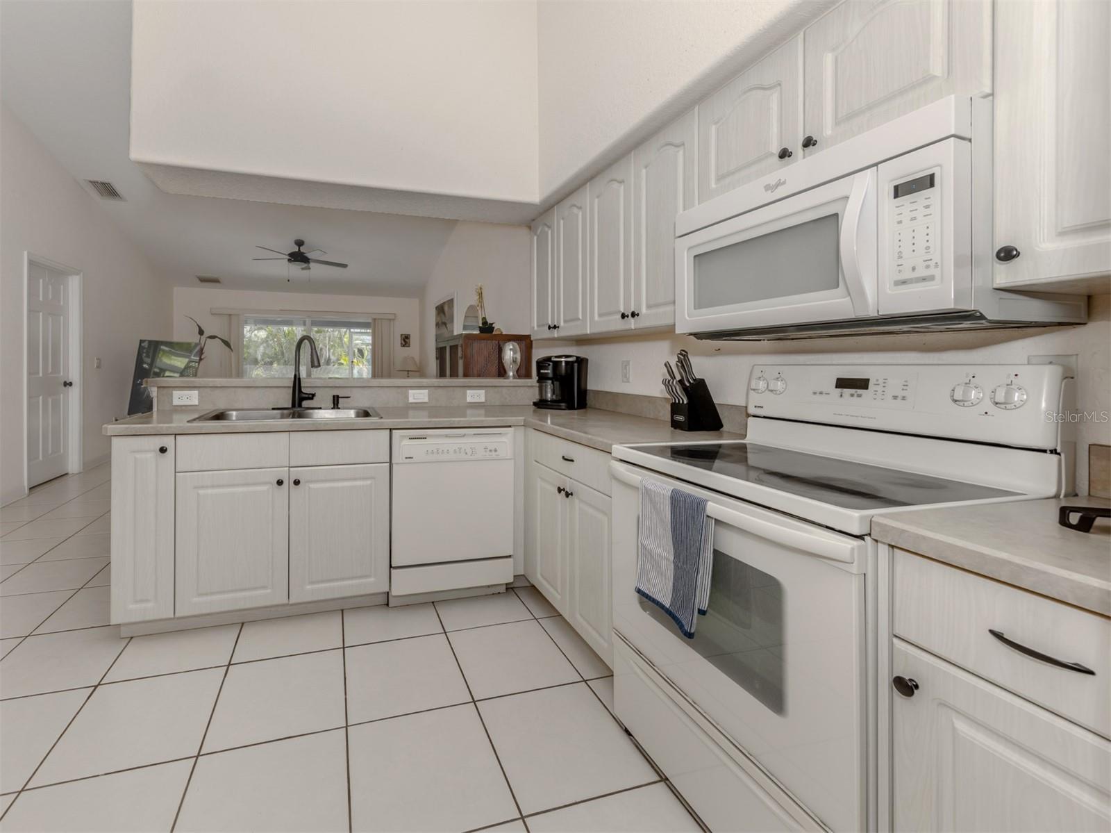 Image 16 of 32 For 209 Boundary Boulevard 212